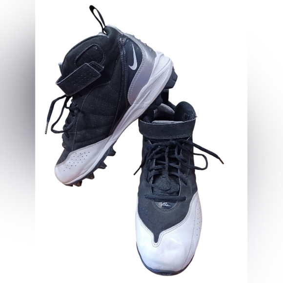 Nike Shark 319011-001 Black And White Football Cleats EUC Size 11 - Picture 2 of 8